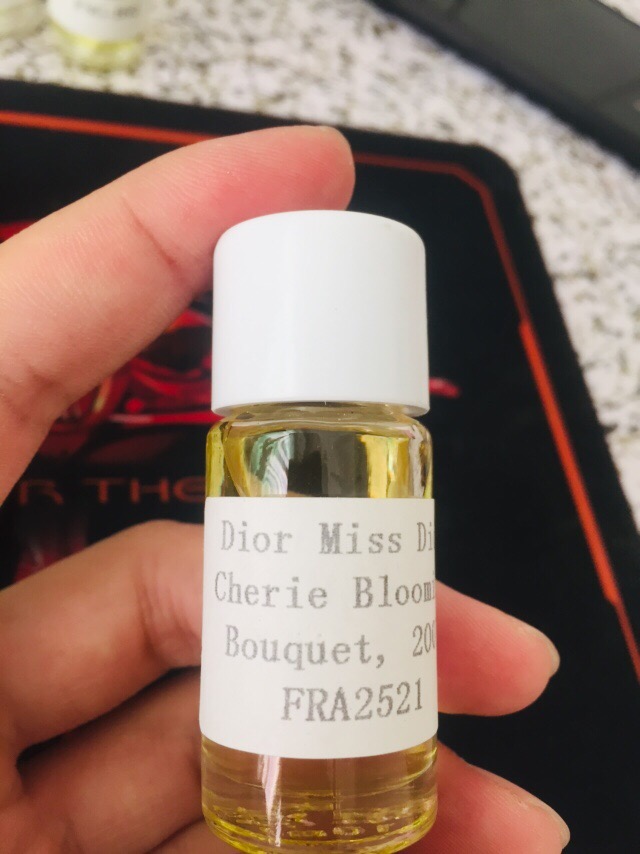 Perfume oil Perfume oil
